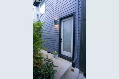12071 SE Oak St #12, Portland, OR 97216 - Photo 1