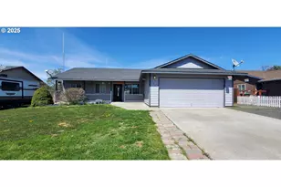 1077 NE Mahogany St, Prineville, OR 97754 - Photo 1