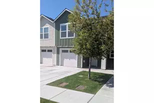 1745 NE 8th St, Hermiston, OR 97838 - Photo 1