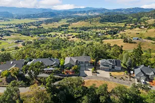 215 Ridgecrest Dr, Roseburg, OR 97471 - Photo 1
