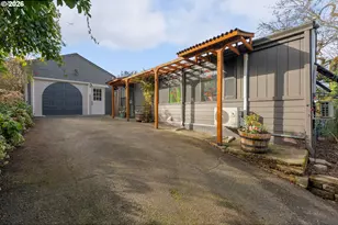 796 W Pilger St, Roseburg, OR 97471 - Photo 1