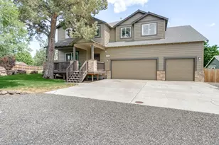 1926 SW 25th St, Redmond, OR 97756 - Photo 1