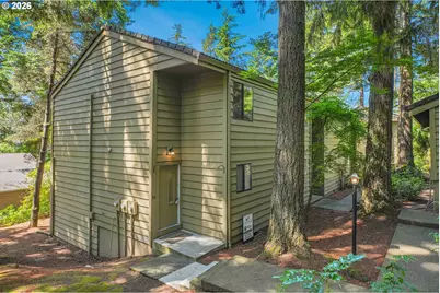 58 Cervantes Cir #8D, Lake Oswego, OR 97035 - Photo 1