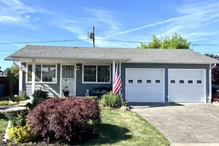 1527 Country Club Cir, Woodburn, OR 97071 - Photo 1