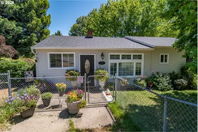 421 NW Cary St, Winston, OR 97496 - Photo 1