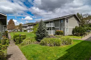 885 NE Sunset St, Roseburg, OR 97470 - Photo 1