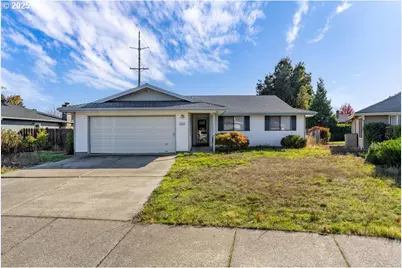3046 Crystal Mountain Ave, Medford, OR 97504 - Photo 1