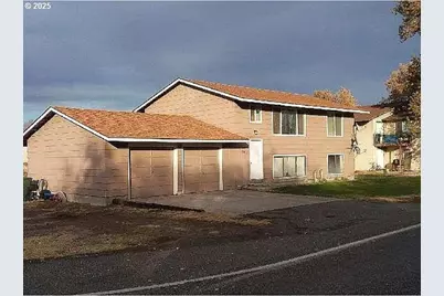 704 SW Wilson Ln, Boardman, OR 97818 - Photo 1