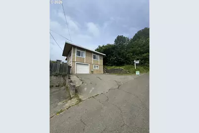 521 N Birch St, Coquille, OR 97423 - Photo 1