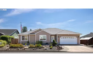 395 N Summerwood St, Roseburg, OR 97471 - Photo 1