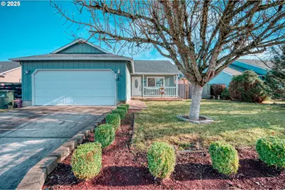 692 N 1st St, Creswell, OR 97426 - Photo 1