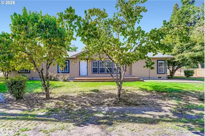 339 N 5th St, Carlton, OR 97111 - Photo 1