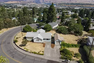 1835 W Scenic Dr, The Dalles, OR 97058 - Photo 1