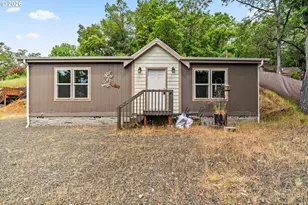 1424 NE Ridge Ave, Roseburg, OR 97470 - Photo 1