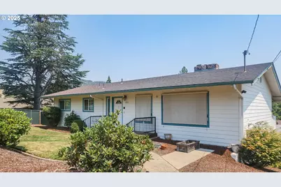1929 NW Lynwood St, Roseburg, OR 97471 - Photo 1