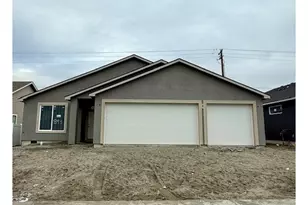 893 E Autumn Ave, Hermiston, OR 97838 - Photo 1