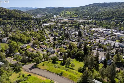 1334 SE Kane St, Roseburg, OR 97470 - Photo 1