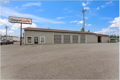 1049 S Broadway, Coos Bay, OR 97420 - Photo 1