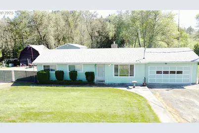 367 Fawn Dr, Roseburg, OR 97470 - Photo 1