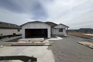 872 E Kinsley Ave, Hermiston, OR 97838 - Photo 1
