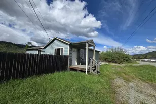 340 E 6th Ave, Riddle, OR 97469 - Photo 1