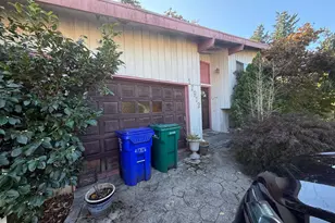 17912 NE Davis St, Portland, OR 97230 - Photo 1