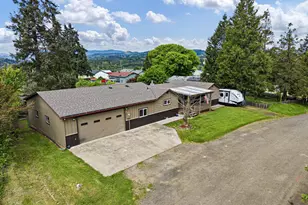 613 SE 5th St, Oakland, OR 97462 - Photo 1