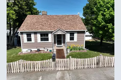 719 W 11th St, The Dalles, OR 97058 - Photo 1