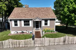 719 W 11th St, The Dalles, OR 97058 - Photo 1