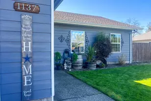 1137 SE 2nd Ave, Mill City, OR 97360 - Photo 1