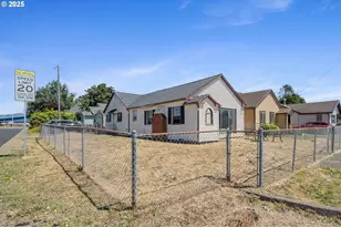 1702 10th St, Tillamook, OR 97141 - Photo 1