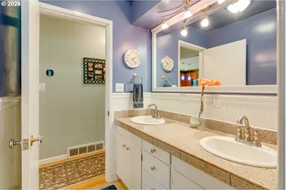 1868 SE Oak St, Hillsboro, OR 97123 - Photo 17