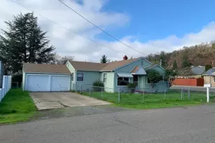1672 NW Dogwood St, Roseburg, OR 97471 - Photo 1