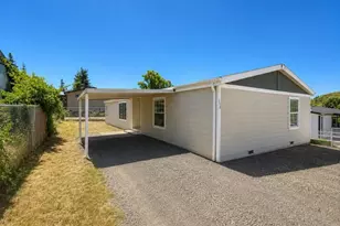 152 NE Scofield Ave, Roseburg, OR 97470 - Photo 1