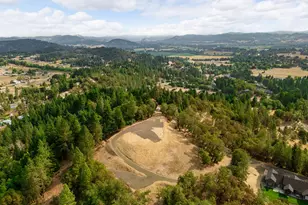 350 Pitchstone Ct, Roseburg, OR 97471 - Photo 1