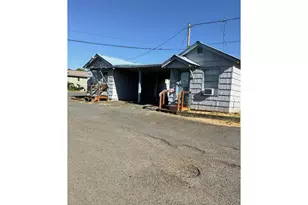 230 NW Main St, Winston, OR 97496 - Photo 1