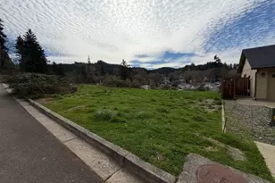 1027 Forest Heights St, Sutherlin, OR 97479 - Photo 1