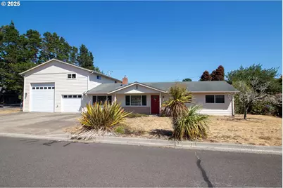 1868 Tamarack St, Florence, OR 97439 - Photo 1