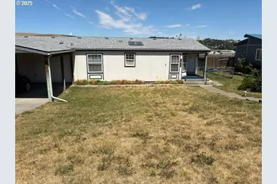 3055 SW River View Dr, Pendleton, OR 97801 - Photo 1