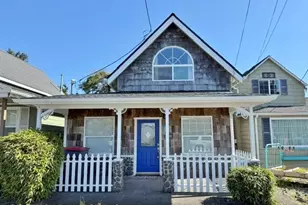 719 12th Ave, Seaside, OR 97138 - Photo 1