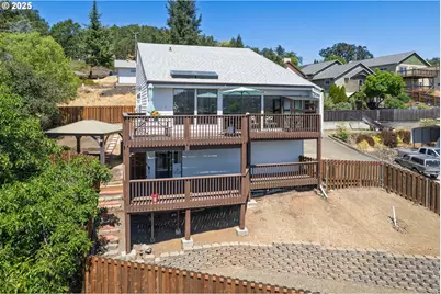 916 NE Malheur Ave, Roseburg, OR 97470 - Photo 1