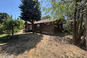 1931 Sleepy Hollow Loop, Grants Pass, OR 97527 - Photo 1