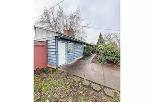 4432 Hawthorne Ave, Eugene, OR 97402 - Photo 1