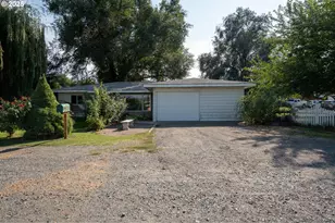 1196 E Juniper Ave, Hermiston, OR 97838 - Photo 1