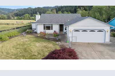 780 SE Redwood Ave, Myrtle Creek, OR 97457 - Photo 1