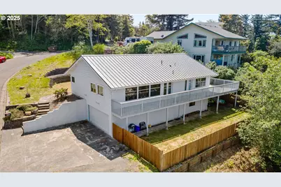 2144 Hamilton St, North Bend, OR 97459 - Photo 1