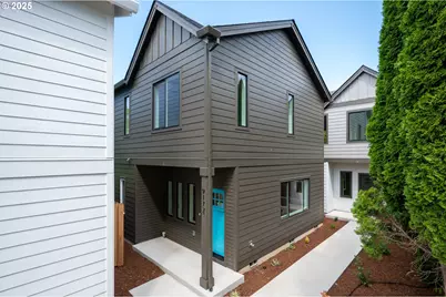 9172 N Berkeley Ave, Portland, OR 97203 - Photo 1