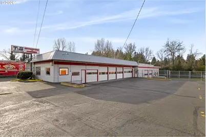 17627 SE McLoughlin Blvd, Milwaukie, OR 97267 - Photo 1