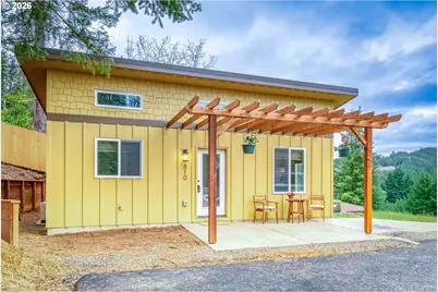 810 SE Beaver St, Toledo, OR 97391 - Photo 1