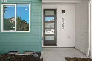 14852 NE Couch St, Portland, OR 97230 - Photo 1